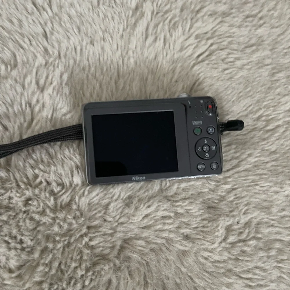 Nikon COOLPIX S3700 Digital Camera
